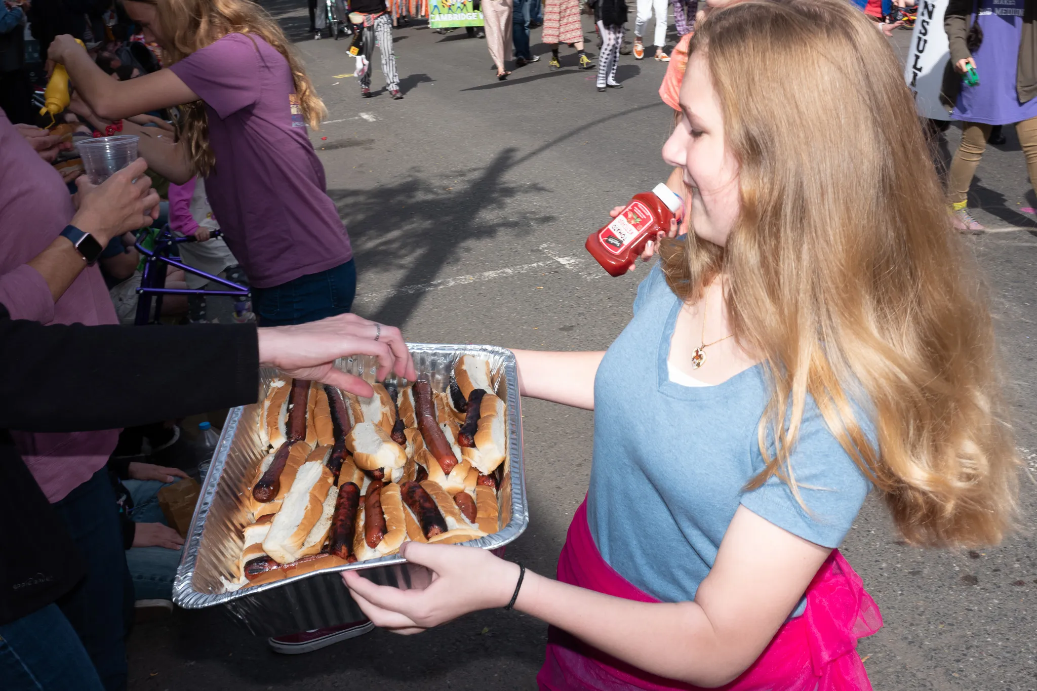Hot dog hand